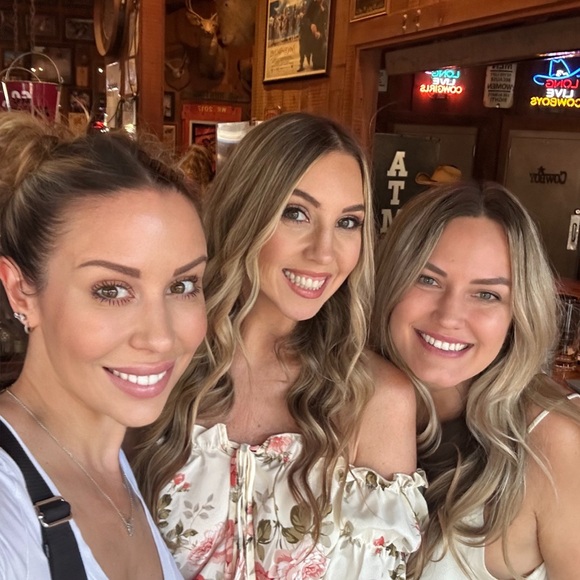 Meet your Posher, Lacee - Picture 4 of 4